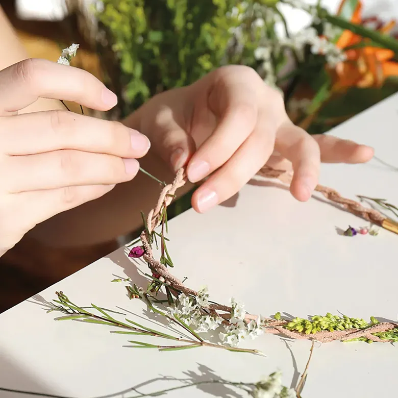 Halskette für Blumen aus Leder, 62 cm