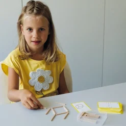Holz-Stäbchen-Spiel im Etui