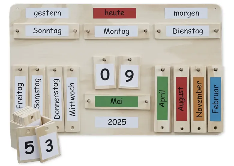 Jahreskalender aus Holz, ca. 38 x 60 cm