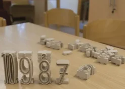 Klassensatz Stapel-Zahlen naturfarben, 8-tlg., in Stapel-Box